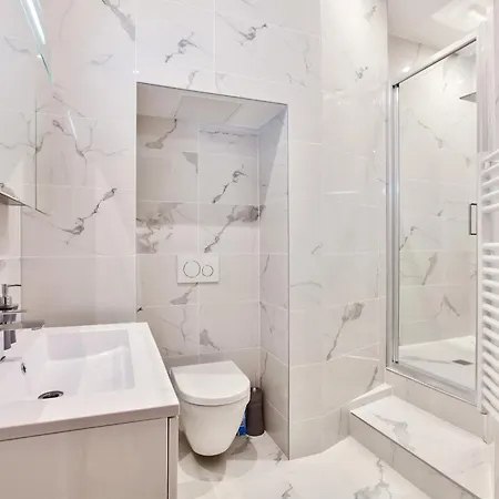 Apartment Urbanflat 64 -grand De Gamme - Triangle D Or Parisien Paris